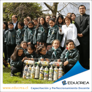 Con muro fabricado de desechos plásticos Liceo San Conrado busca crear conciencia medioambiental.