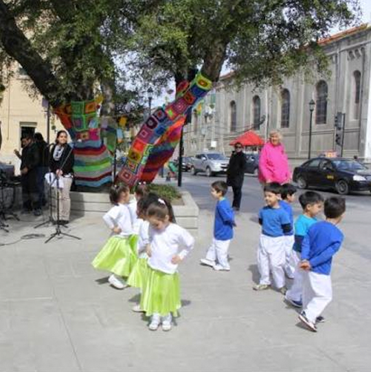 Niños y Niñas Danzan y Cantan Junto al Abedul Que Plantó Gabriela Mistral en Punta Arenas