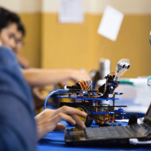Fundación Mustakis abre becas escolares 2016 del Programa de Robótica Educativa
