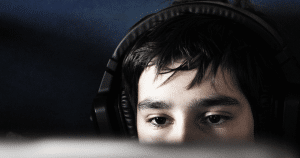 Simce: Netflix, chats y consolas impactan negativamente en comprensión de lectura