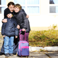 Comprender el papel de los padres y proveedores de cuidado en los esfuerzos de prevención del acoso escolar en toda la comunidad