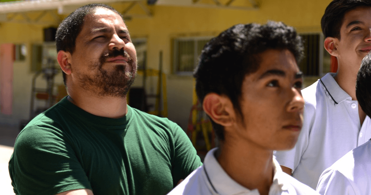 De personal de aseo en el Metro al mejor profesor de Chile: Conoce la historia de Eduardo Cortés