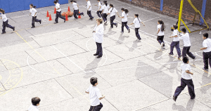 Buscan que escolares tengan por ley 15 minutos de ejercicio antes de iniciar las clases