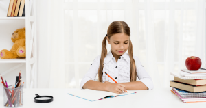 El polémico estudio que afirma que niños más atractivos sacan mejores notas