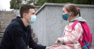 6 maneras en que padres y madres pueden ayudar a sus hijos durante el coronavirus