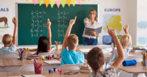 El futuro del lenguaje inclusivo en la educación chilena tras su supresión de las escuelas francesas